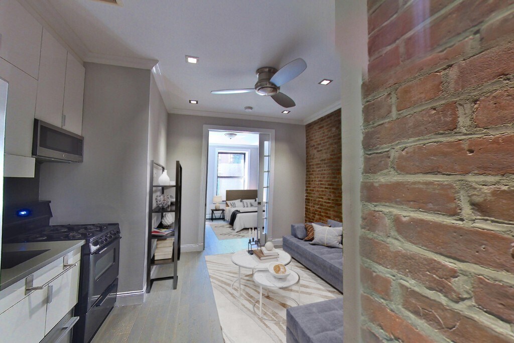 15 W 103rd St in New York, NY - Building Photo