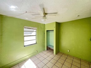 330 Phippen Waiters Rd in Dania Beach, FL - Building Photo - Building Photo