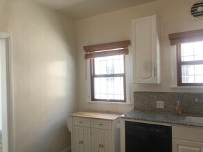 7009 Willoughby Ave in Los Angeles, CA - Building Photo - Building Photo