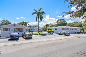 Mary Lou Apartments in Hollywood, FL - Building Photo - Primary Photo