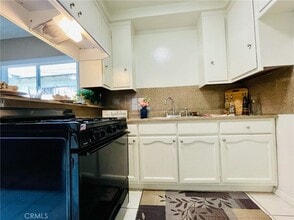 12437 Harris Ave, Unit K in Lynwood, CA - Foto de edificio - Building Photo