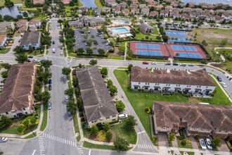 10132 Eagle Creek Center Blvd in Orlando, FL - Building Photo - Building Photo