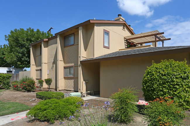 The Courtyard Condominiums photo'