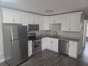 2322 W St John St in Tampa, FL - Building Photo - Building Photo