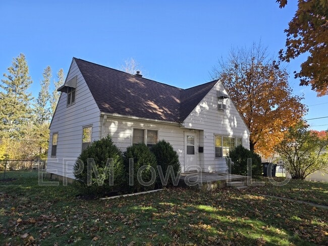 821 Cornwall Ave in Waterloo, IA - Building Photo - Building Photo