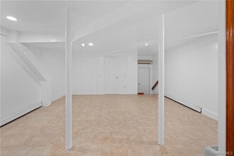 325 McLean Ave in Yonkers, NY - Building Photo - Building Photo