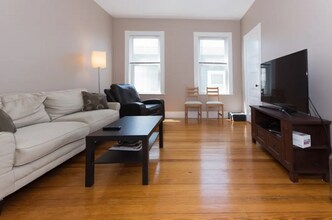 6 Bucknam St, Unit 12 in Boston, MA - Foto de edificio - Building Photo