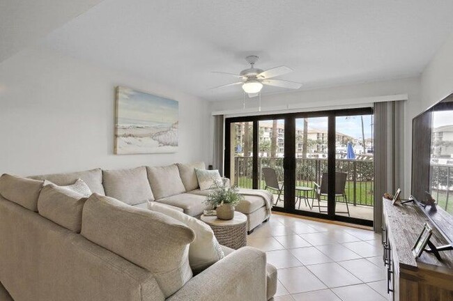 1201 Seafarer Cir in Jupiter, FL - Foto de edificio - Building Photo