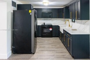 3401 SW 17th St, Unit 3401 in Miami, FL - Building Photo