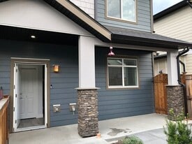 1001 Stockwell Ave in Kelowna, BC - Building Photo