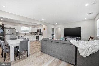 114 Grandview Ave in Morrisville, PA - Building Photo - Building Photo