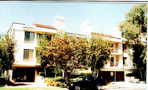 Whitsett Gardens in Studio City, CA - Foto de edificio - Building Photo