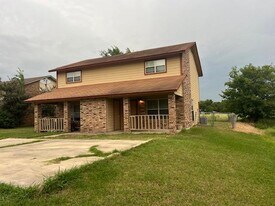 908 Guadalupe St in Lockhart, TX - Building Photo