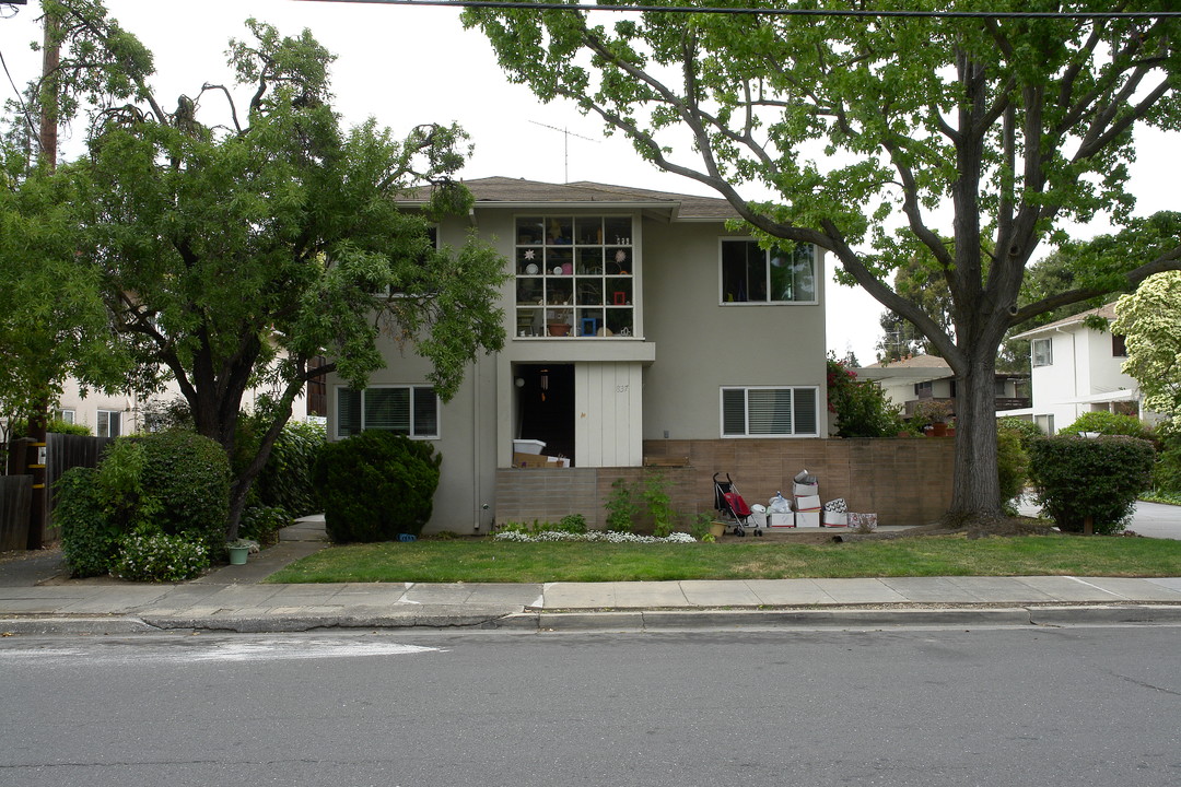 837 Roble Ave in Menlo Park, CA - Building Photo