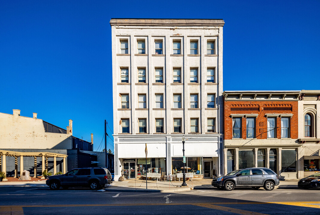 111 S Main St in Urbana, OH - Building Photo