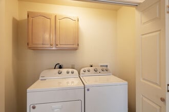 Serafini Village in Albany, NY - Foto de edificio - Interior Photo