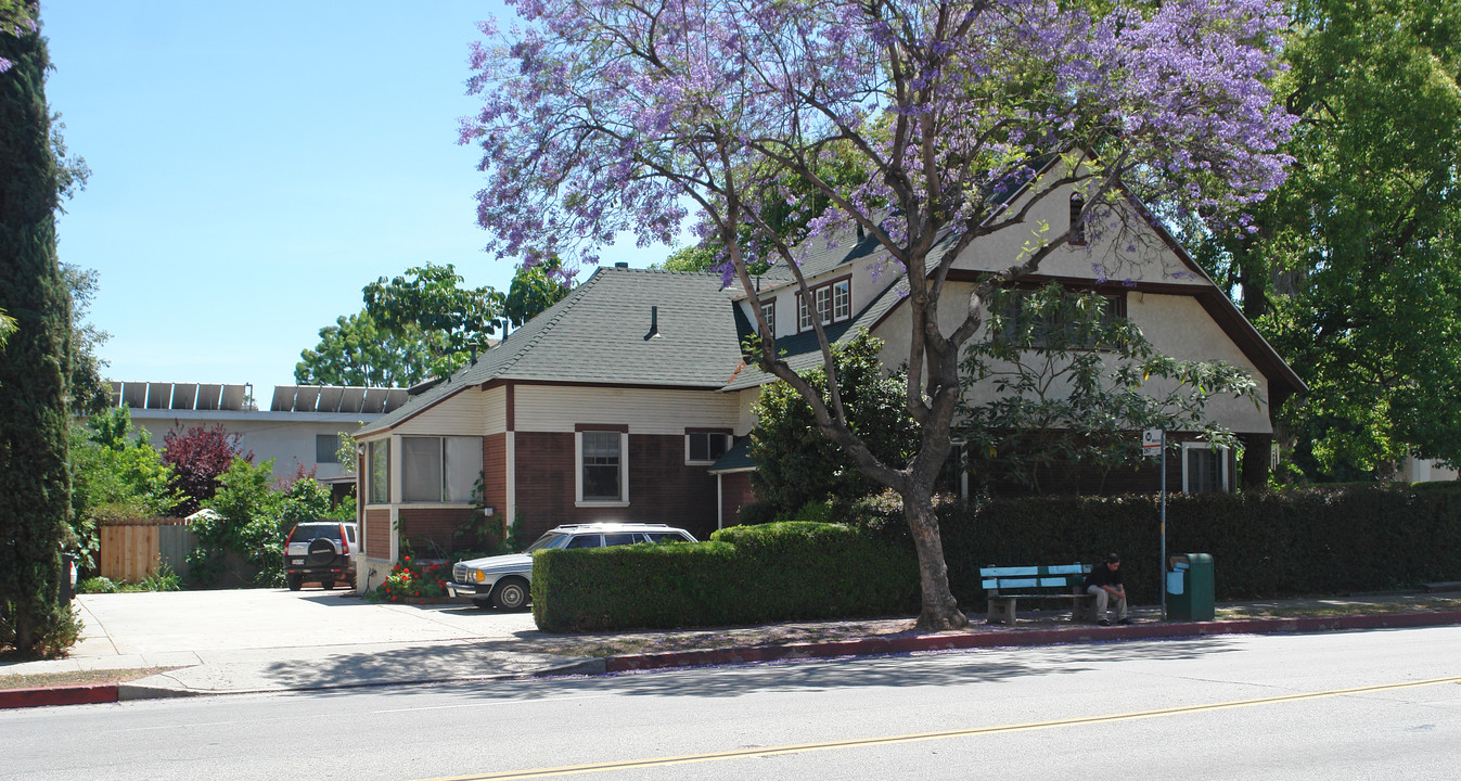 326 Los Robles Ave in Pasadena, CA - Building Photo