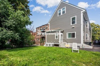 9-11 Woodside Ave, Unit 3 in Boston, MA - Building Photo - Building Photo