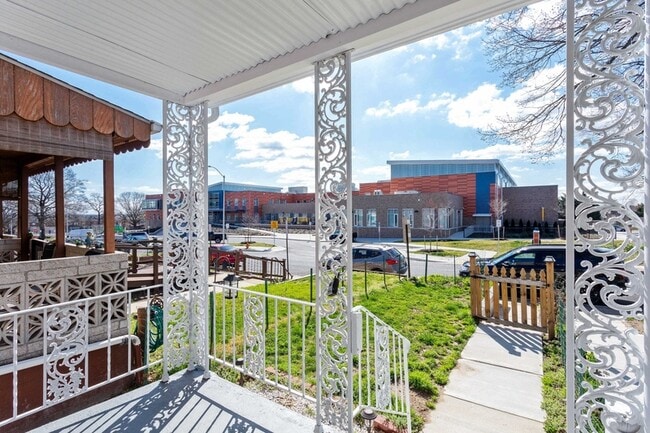 7704 Gough St in Baltimore, MD - Foto de edificio - Building Photo