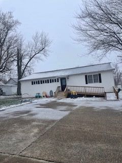 property at 203 E Poplar St