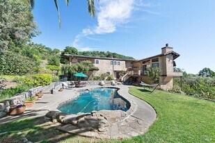 165 Main Dr in San Rafael, CA - Building Photo