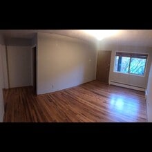 908 SW Gaines St, Unit 9 in Portland, OR - Foto de edificio - Building Photo