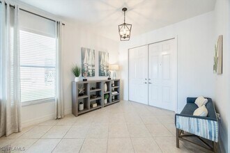 13905 Luna Dr in Naples, FL - Foto de edificio - Building Photo