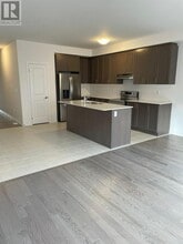 913 Douro St in Stratford, ON - Building Photo - Building Photo