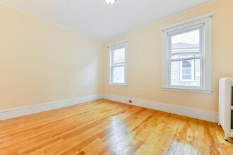 652 South St in Boston, MA - Building Photo - Building Photo