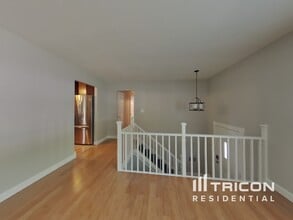 7924 Oakview Ln in Woodridge, IL - Building Photo - Building Photo