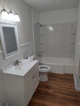 121 Seaman Dr in Silsbee, TX - Foto de edificio - Building Photo