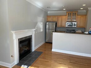 214 Stetson St, Unit 1 in Cincinnati, OH - Foto de edificio - Building Photo