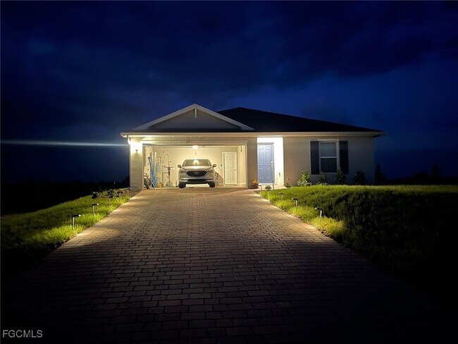150 Plantation Dr in La Belle, FL - Foto de edificio - Building Photo