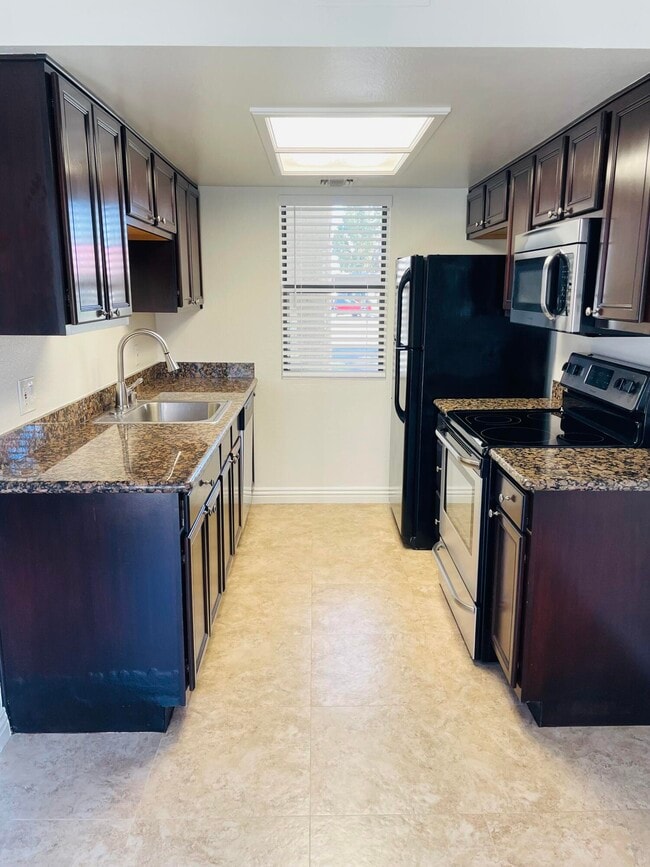 43376 Cook St in Palm Desert, CA - Building Photo - Building Photo