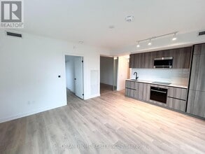 117-117 Broadway Ave in Toronto, ON - Building Photo - Building Photo