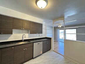 1653 Oakwood Ave, Unit 1639 Oakwwod - THREE Beds in Des Plaines, IL - Foto de edificio - Building Photo