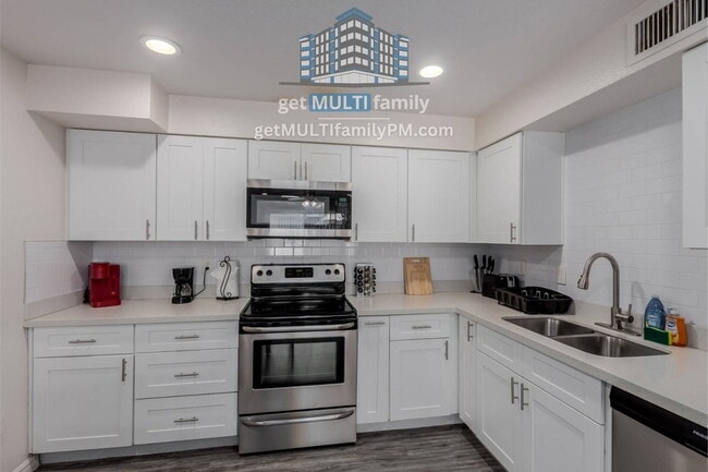 property at 515 W Pebble Beach Dr