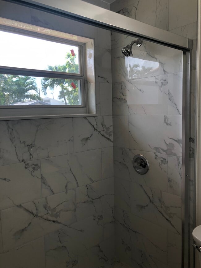 822 NW 32nd Pl in Miami, FL - Building Photo - Building Photo