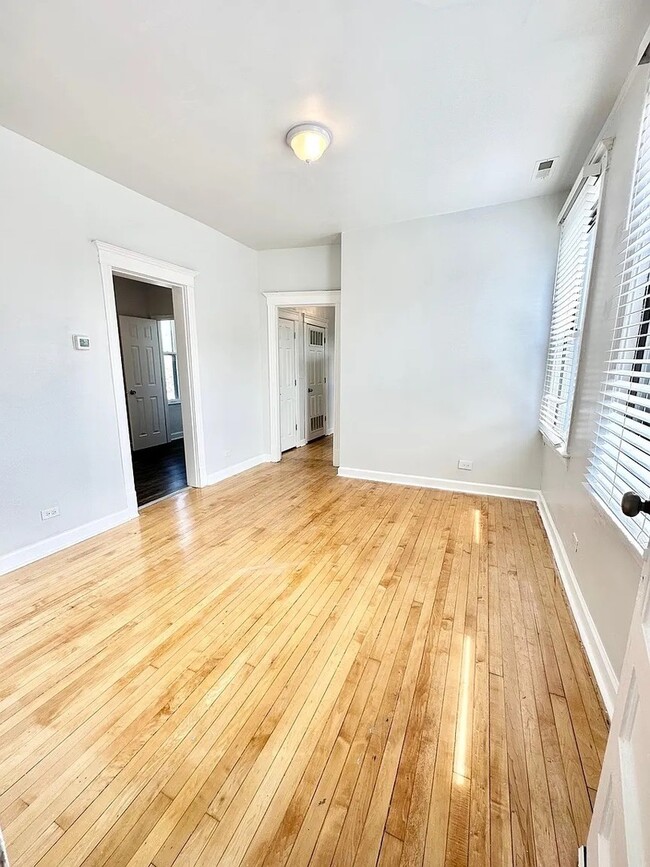 3239 S May St in Chicago, IL - Building Photo - Building Photo