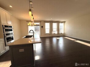 5 Wisteria Ct in Monroe Township, NJ - Building Photo - Building Photo