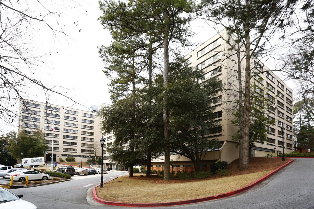 Marian Road Highrise in Atlanta, GA - Foto de edificio