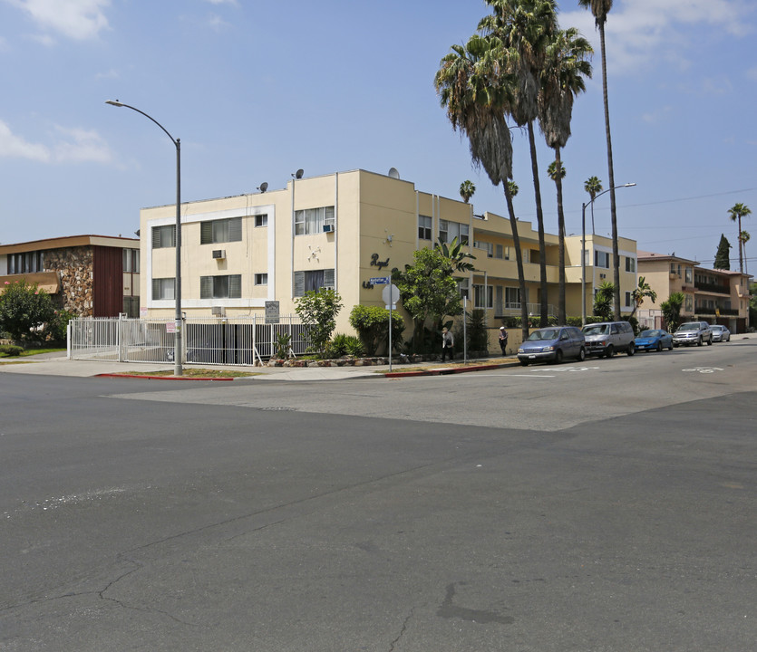 Royal Palms Apartments in Los Angeles, CA - Building Photo