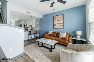 8511 Myslak Wy, Unit 8572F in Pensacola, FL - Building Photo