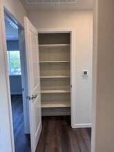 Astoria Place in Sacramento, CA - Foto de edificio - Building Photo