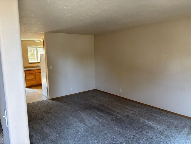 1372 NE Whisper Ridge Dr in Bend, OR - Building Photo - Building Photo