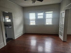 703 W Markham Ave in Durham, NC - Building Photo - Building Photo