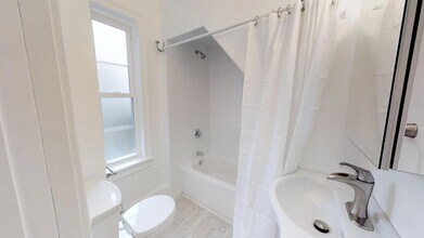 8 Claremon St, Unit #1 in Somerville, MA - Foto de edificio - Building Photo