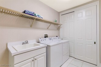 8649 Champions Point in Naples, FL - Foto de edificio - Building Photo