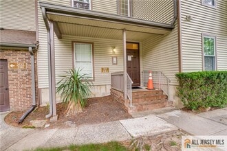 3113 Cypress Ct in Monmouth Junction, NJ - Building Photo - Building Photo