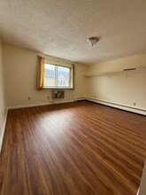 351 Pawtucket Blvd in Lowell, MA - Foto de edificio - Building Photo